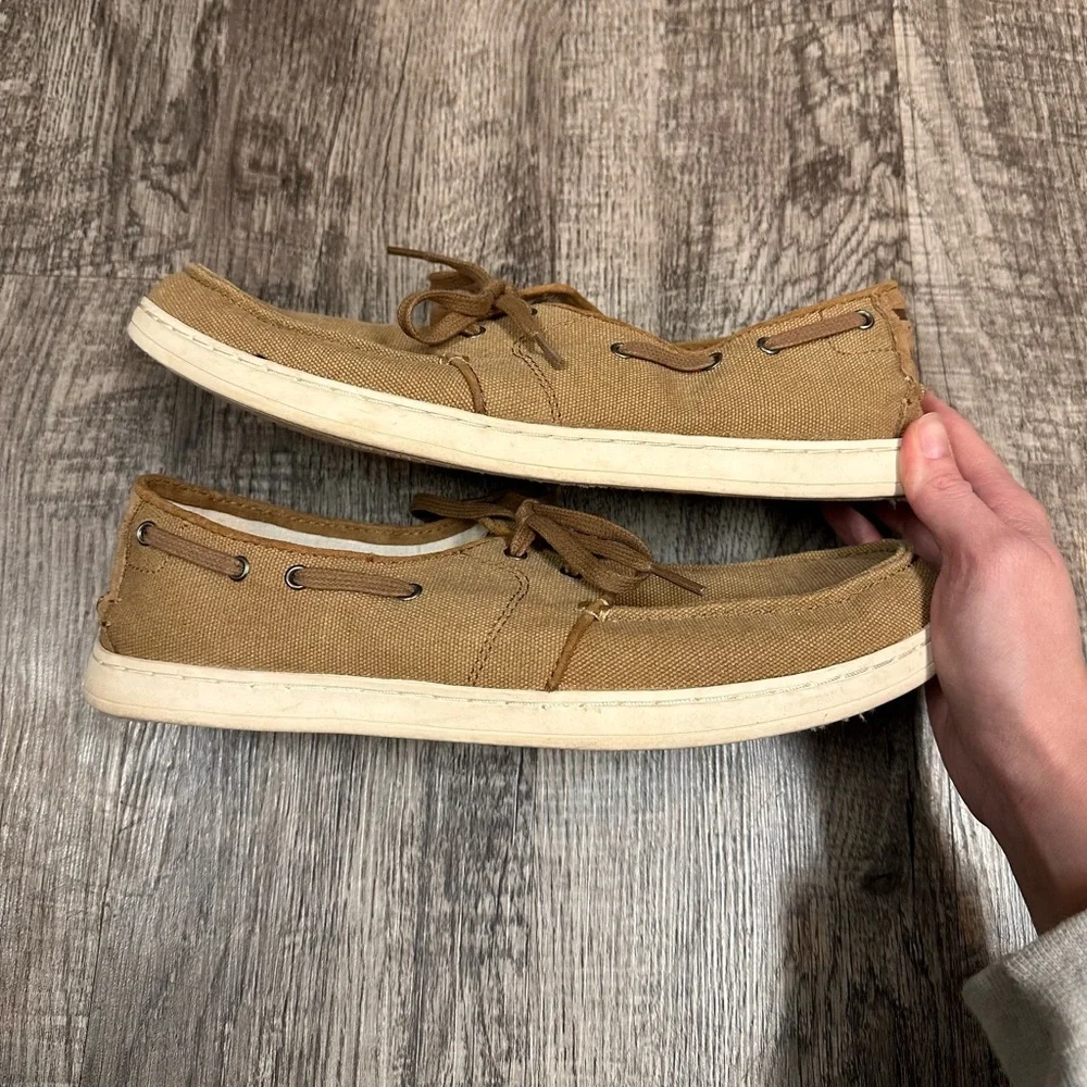 Toms Men’s Canvas Boat Shoes in Tan